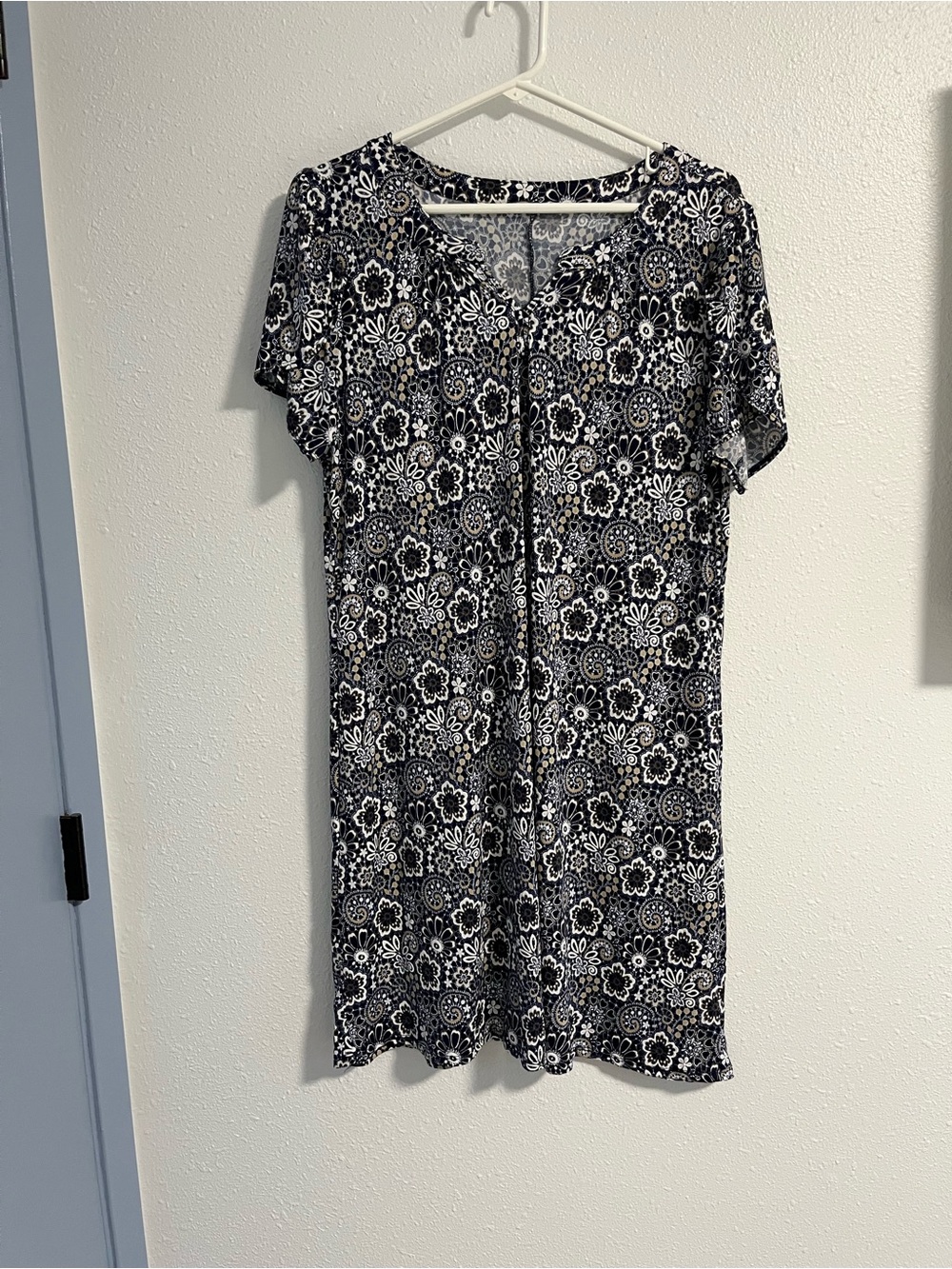 Short Floral Print Mini Dress in Navy and White Size Large